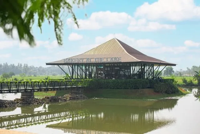 Bakery At The Lake