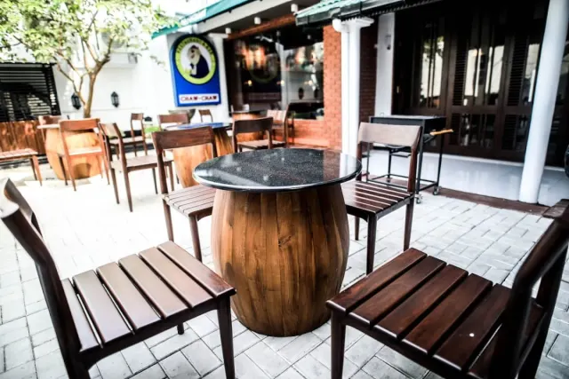 Chaw Chaw Pub & Resturant
